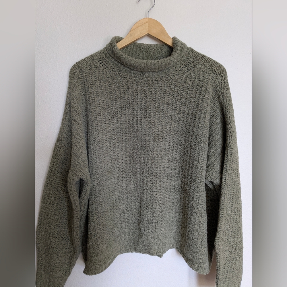 American Eagle Oversized Turtleneck Sweater Olive Green Size Medium